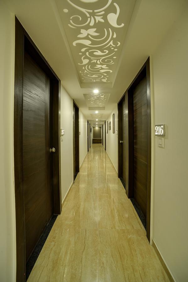Rudra Royale Hotel Ahmedabad Ngoại thất bức ảnh