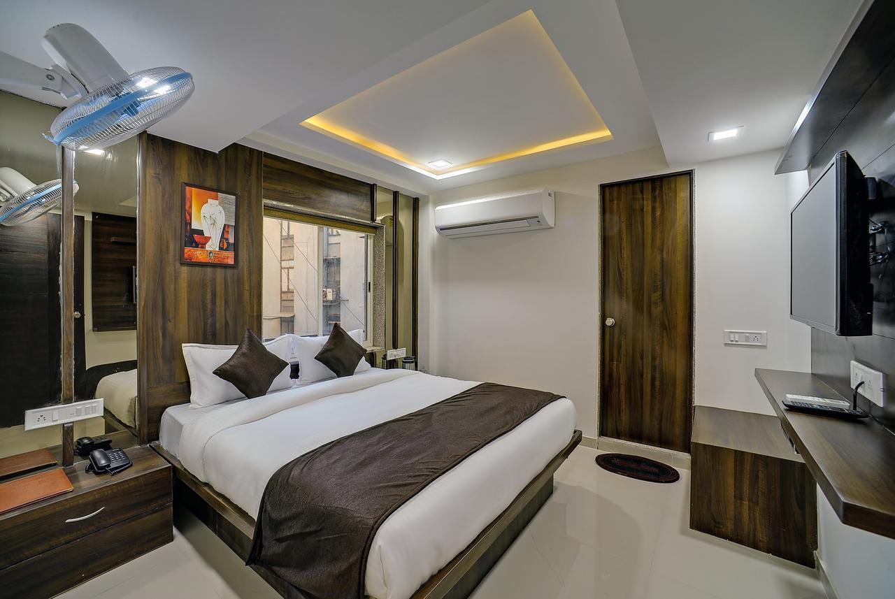 Rudra Royale Hotel Ahmedabad Ngoại thất bức ảnh