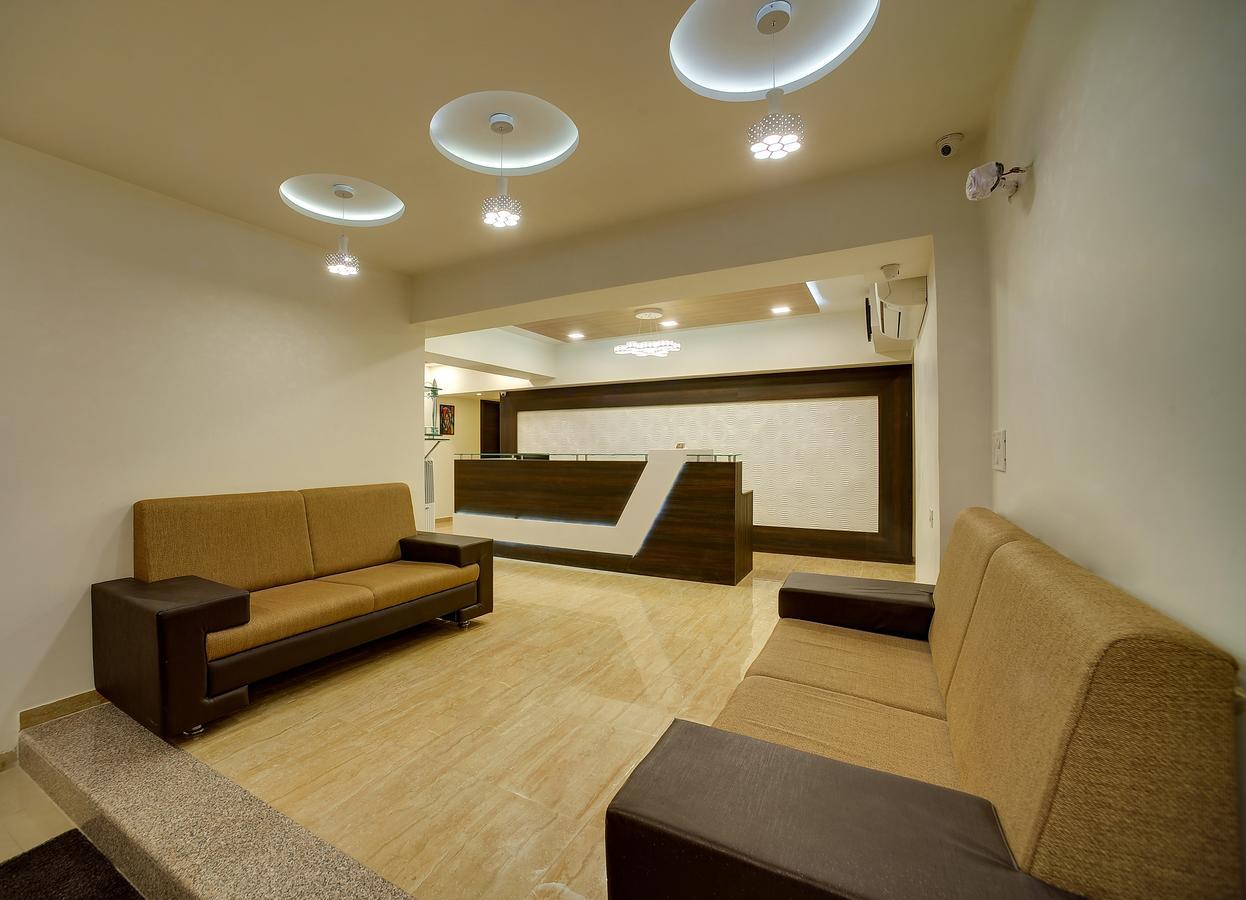 Rudra Royale Hotel Ahmedabad Ngoại thất bức ảnh