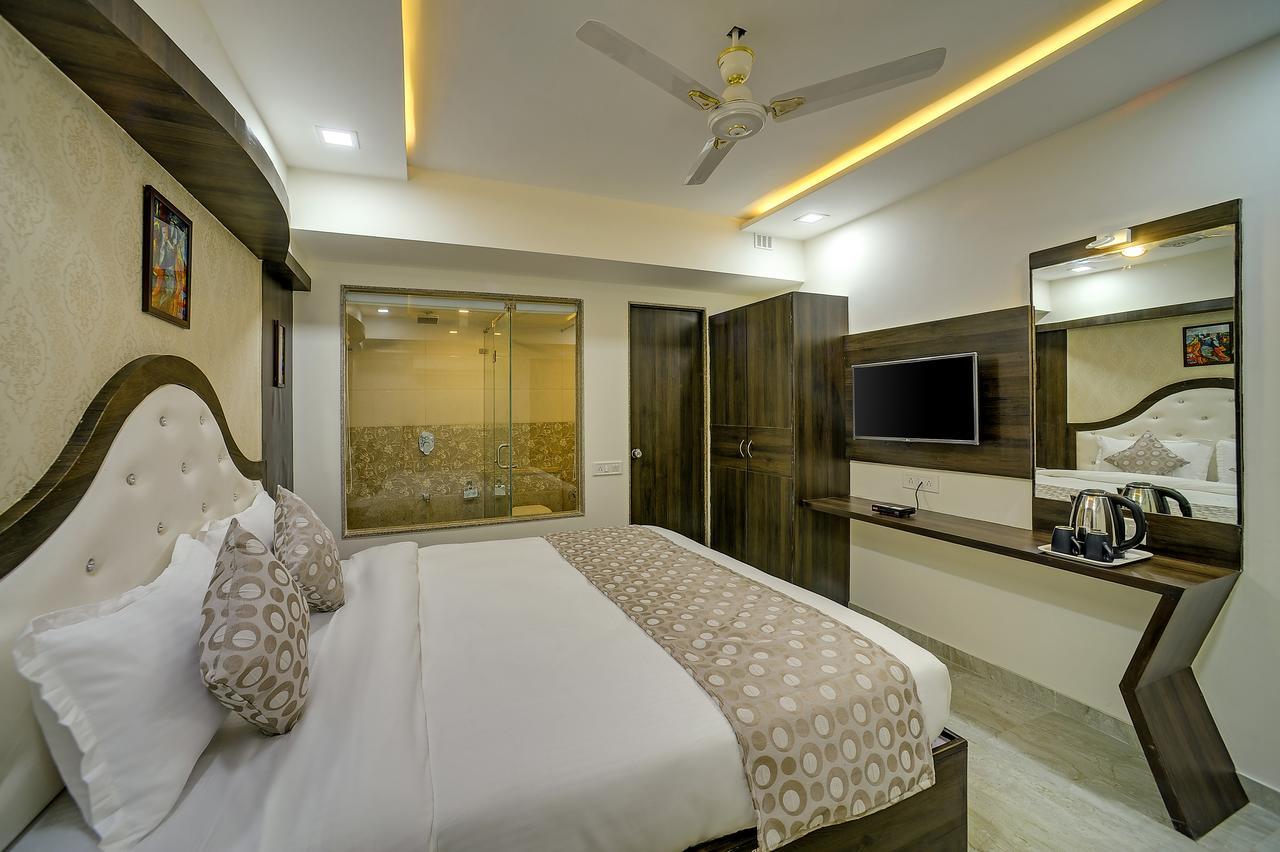 Rudra Royale Hotel Ahmedabad Ngoại thất bức ảnh