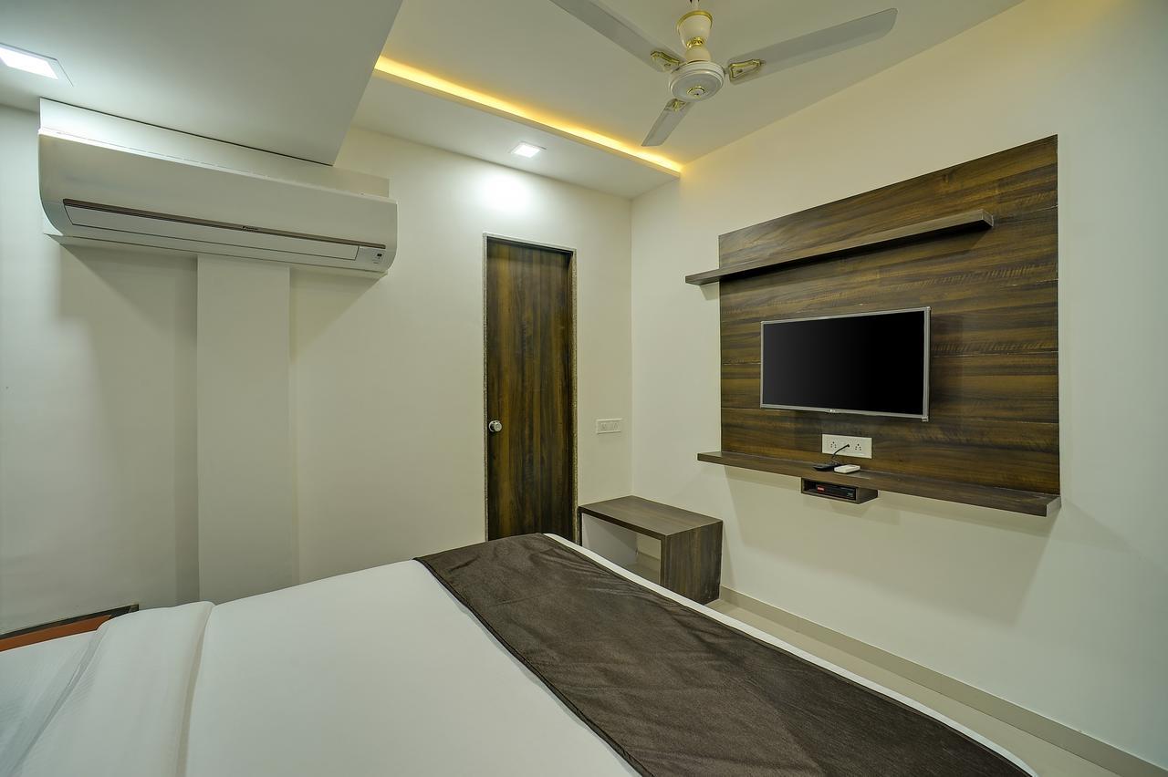 Rudra Royale Hotel Ahmedabad Ngoại thất bức ảnh