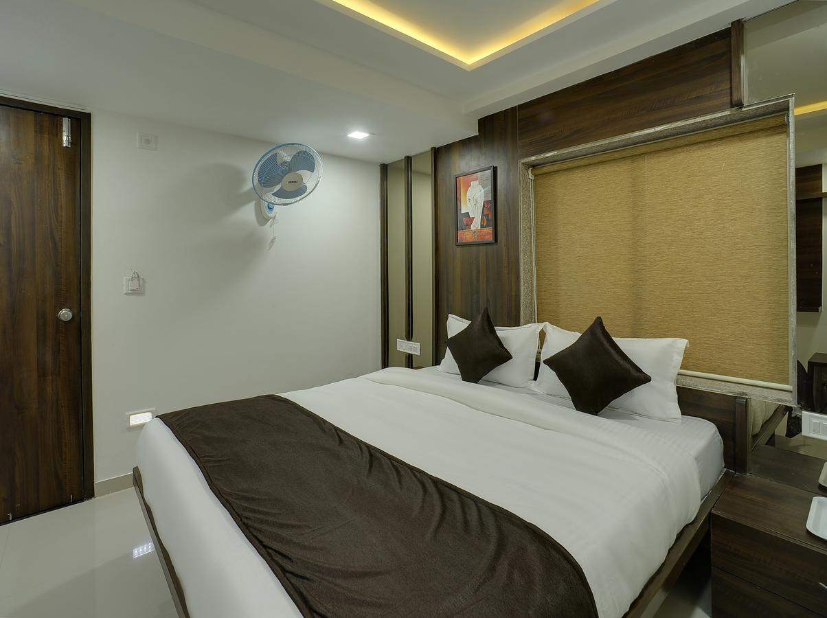 Rudra Royale Hotel Ahmedabad Ngoại thất bức ảnh